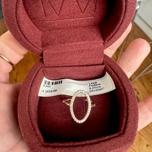 Elegant Gold Diamond Ring